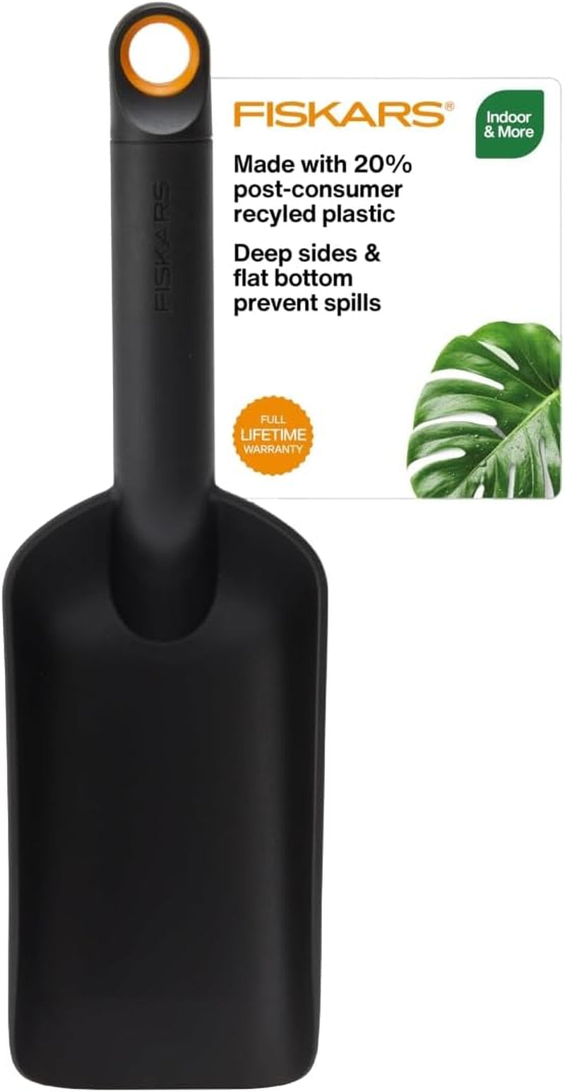 Fiskars Soil Scoop for Potting and Transplanting, Garden Tool Indoor Gardening, Made with Recycled Plastic, 1.5 Cups