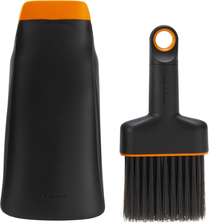 Fiskars Soil Scoop for Potting and Transplanting, Garden Tool Indoor Gardening, Made with Recycled Plastic, 1.5 Cups