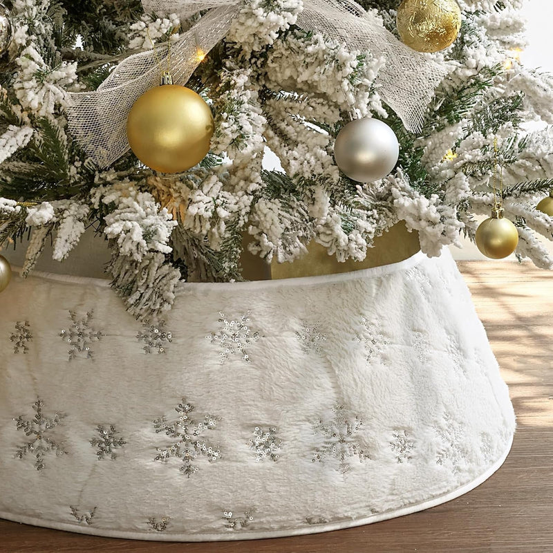 Faux Fur Christmas Tree Collar: Rustic White Luxury Plush Fur Christmas Tree Collars with Sliver Snowflake Sequins Pattern, Size Adjustable Modern Xmas Tree Skirt for Christmas Home Décor