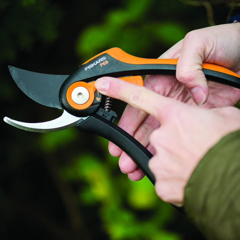 Fiskars Smartfit Pruner Bypass P68, Cutting Diameter Adjustable up to 5/8" Cut, Steel Blades with Non-Stick Coating/Fiberglass Reinforced Plastic Handles, Length:8 Inches, Black/Orange, 391171-4001