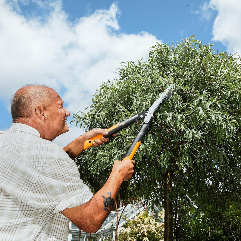 Fiskars 23-Inch Hedge Shears, Bush Trimmer with Powergear2 Design That Provides 3X More Power on Every Cut, Softgrip Handles with Shock-Absorbing Bumpers