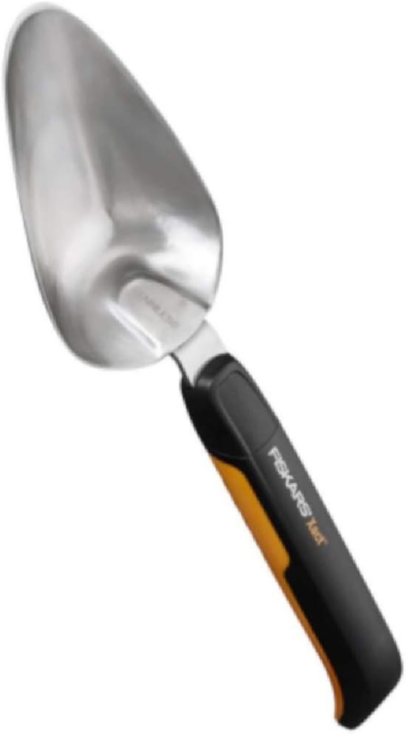 Fiskars Xact Hand Rake, Heavy Duty Gardening Hand Tool with Ergonomic Handle and Hanging Hole