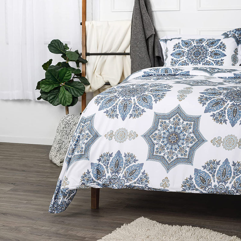 Southshore Fine Living, Inc. Oversized Comforter Bedding Set down Alternative All-Season Warmth, Soft Cozy Farmhouse Bedspread 3-Piece with Two Matching Shams, Infinity Blue, King / California King