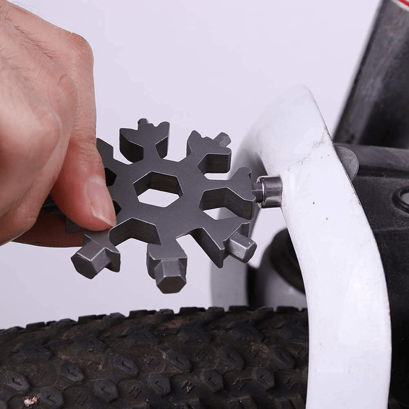 18-In-1 Snowflake Multi Tool Stainless Steel Handy Snowflake Wrench Tool Snowflake Screwdriver Tactical Tool for Outdoor Camping Valentine'S Day (Silver 1 Pack)