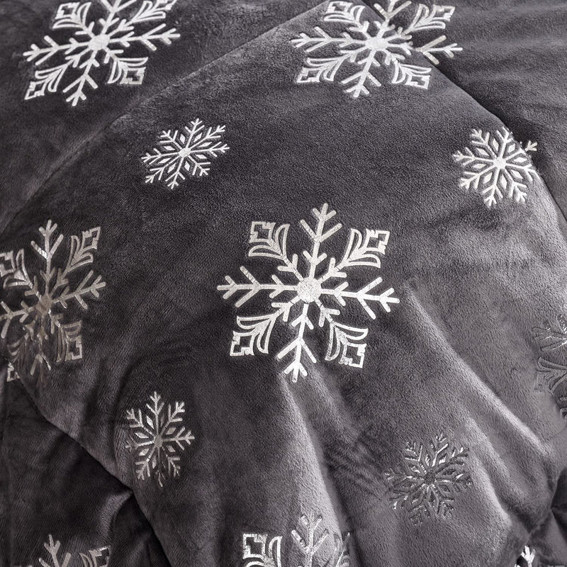Smoofy 3 Pieces Metallic Snowflake Dark Grey Crystal Velvet Comforter Set Christmas Bedding Sets Silver Printed Pattern Luxury Queen Size (1 Comforter, 2 Pillowcases) Home & Garden > Linens & Bedding > Bedding > Quilts & Comforters Smoofy   