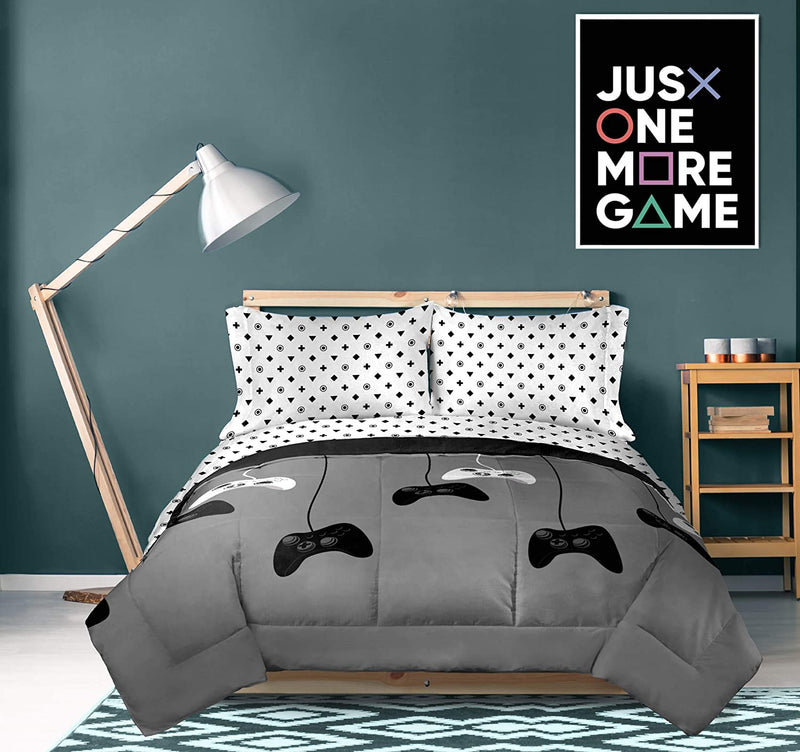 Jay Franco Game on 5 Piece Full Bed Set - Includes Reversible Comforter & Sheet Set - Bedding Features Video Game Contoller - Super Soft Fade Resistant Microfiber