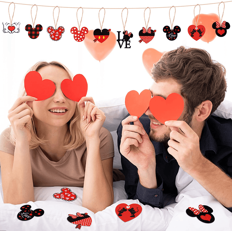 30Pcs Valentine’S Day Wooden Hanging Ornaments Mouse Love Kiss Heart Shaped Hanger Decorations Mouse Embellishments Crafts with Twine Valentines Gift for Wedding Engagement Anniversary Supplies Favor