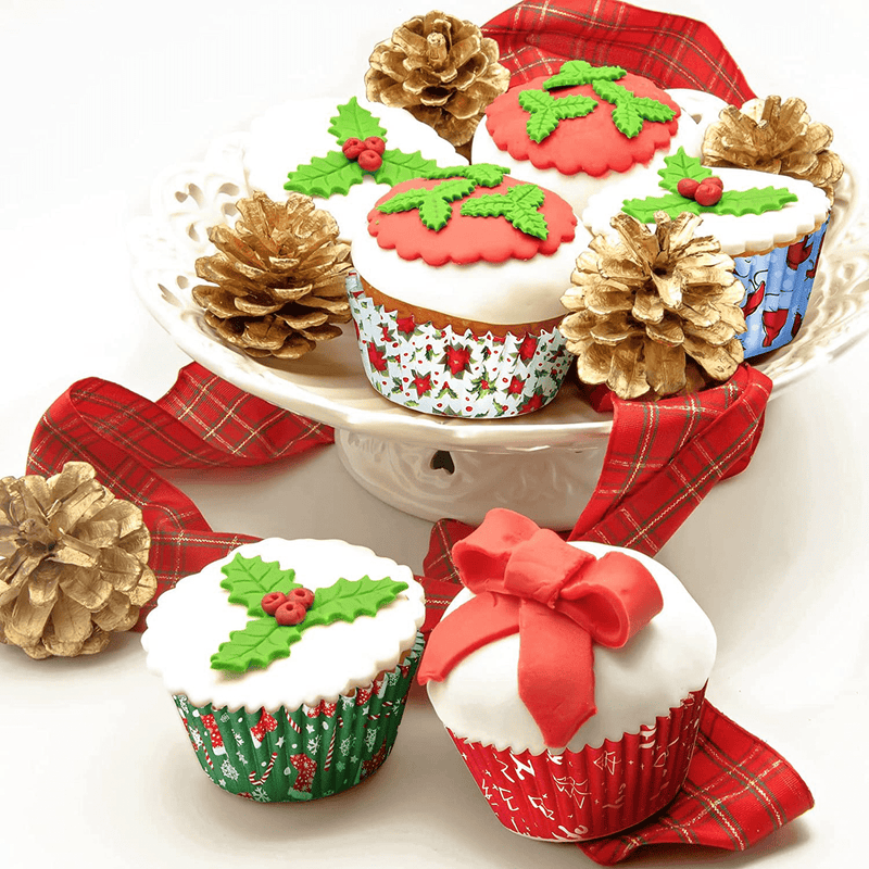 600 Pieces Christmas Cupcake Wrappers, Santa Claus Cupcake Liners, Snowman Cupcake Cups, Xmas Colorful Paper Baking Cups for Cake Candy Make Baking Supplies, 6 Styles (Santa Styles)