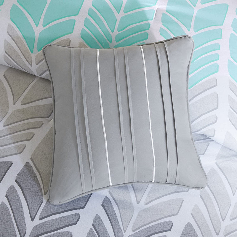 Intelligent Design Adel Cozy Comforter Geometric Design Modern All Season Vibrant Color Bedding Set with Matching Sham, Decorative Pillow, Full/Queen, Aqua, 5 Piece Home & Garden > Linens & Bedding > Bedding Intelligent Design   