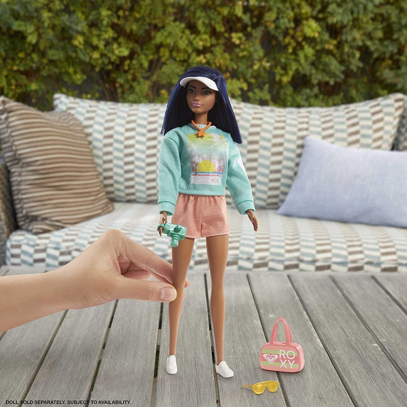 Barbie Storytelling Fashion Pack of Doll Clothes Inspired by Roxy: Sweatshirt with Roxy Graphic, Orange Shorts & 7 Beach-Themed Accessories Dolls Including Camera Sporting Goods > Outdoor Recreation > Winter Sports & Activities Mattel   