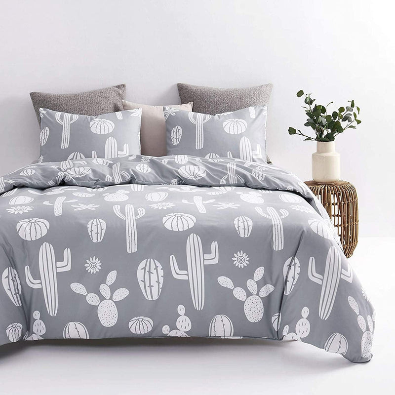 Wake in Cloud - Cactus Comforter Set, Cactus Printed in White on Light Gray Grey, Soft Microfiber Bedding (3Pcs, Twin Size) Home & Garden > Linens & Bedding > Bedding Wake In Cloud   
