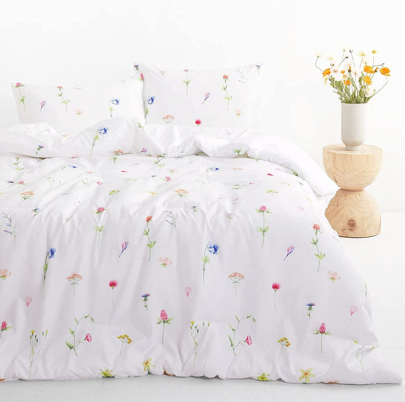 Wake in Cloud - Floral Comforter Set, Cottagecore Tiny Flowers Leaves Botanical Plant Pattern Printed on White, Soft Microfiber Bedding (3Pcs, Queen Size)