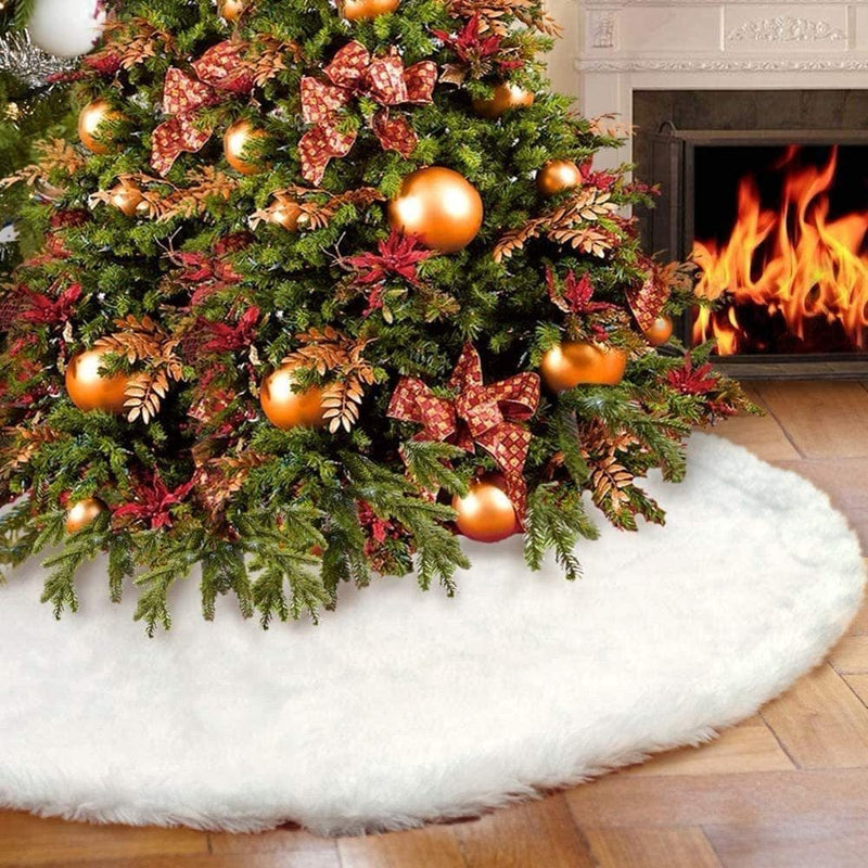 Zeiger White Plush Christmas Tree Skirt, 48" Home & Garden > Decor > Seasonal & Holiday Decorations > Christmas Tree Skirts Zeiger 31"  